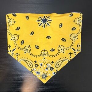 Zoozatz Gold Iowa Hawkeyes Bandana Strapless Crop Tank Top OS